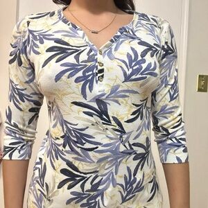 π Karen Scott Cotton Floral Pattern Top Size Small